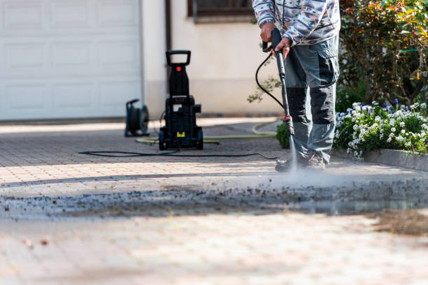 Best Deck Pressure Washing  in Menomonie, WI